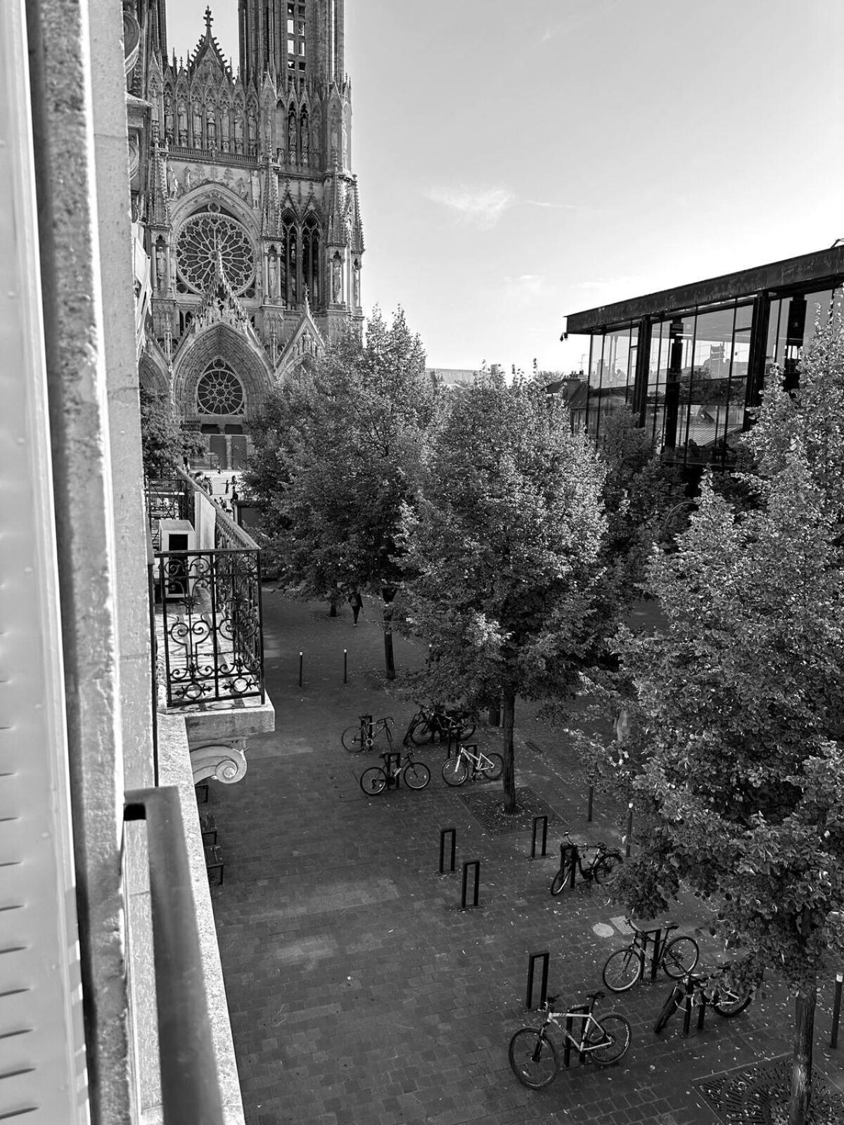 Le Grand Rockefeller Parvis De La Cathedrale De